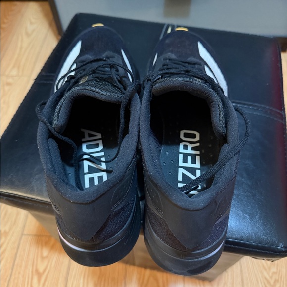 Athletic_Shoes